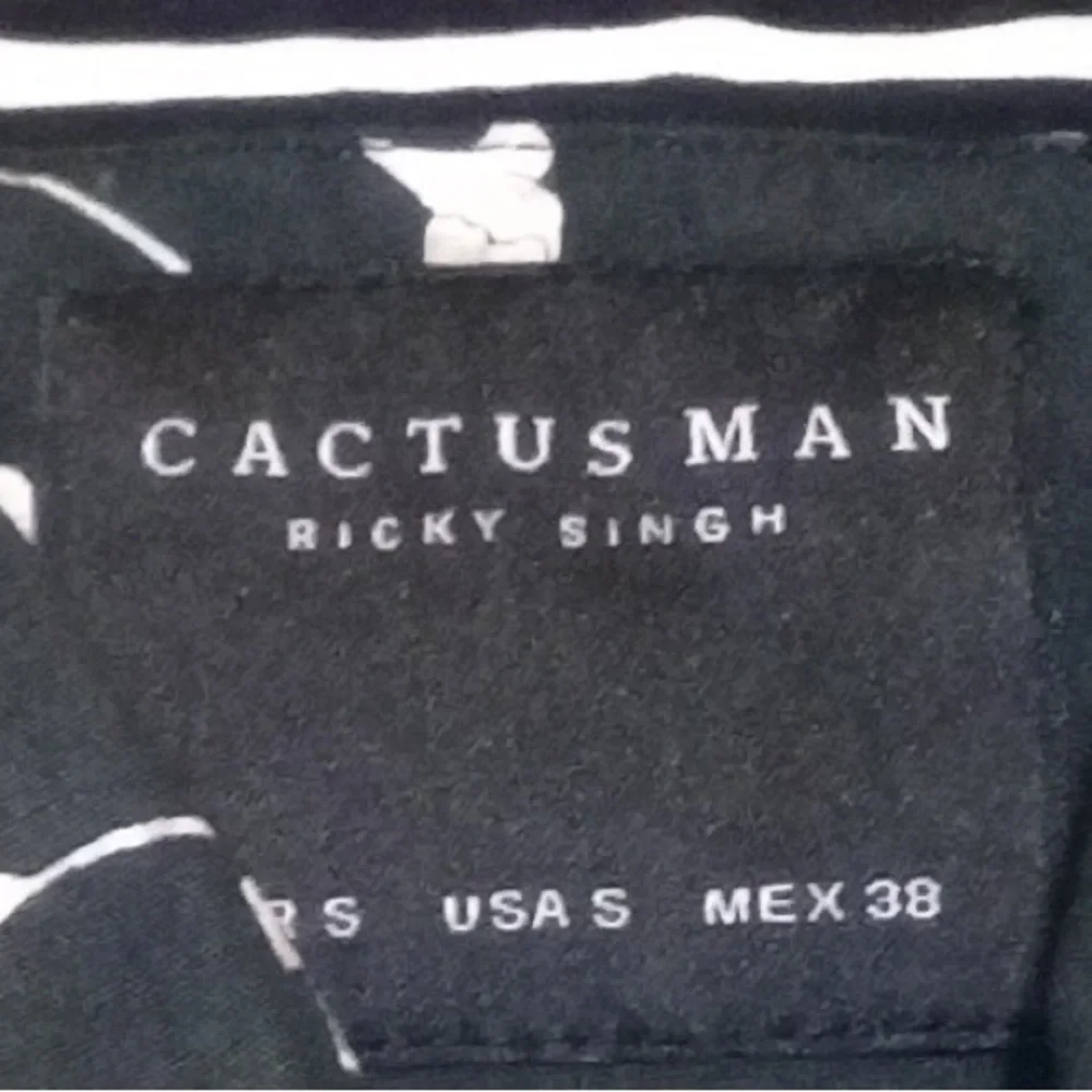 Black Floral Men's Casual Shirt - Picture 3 of 3